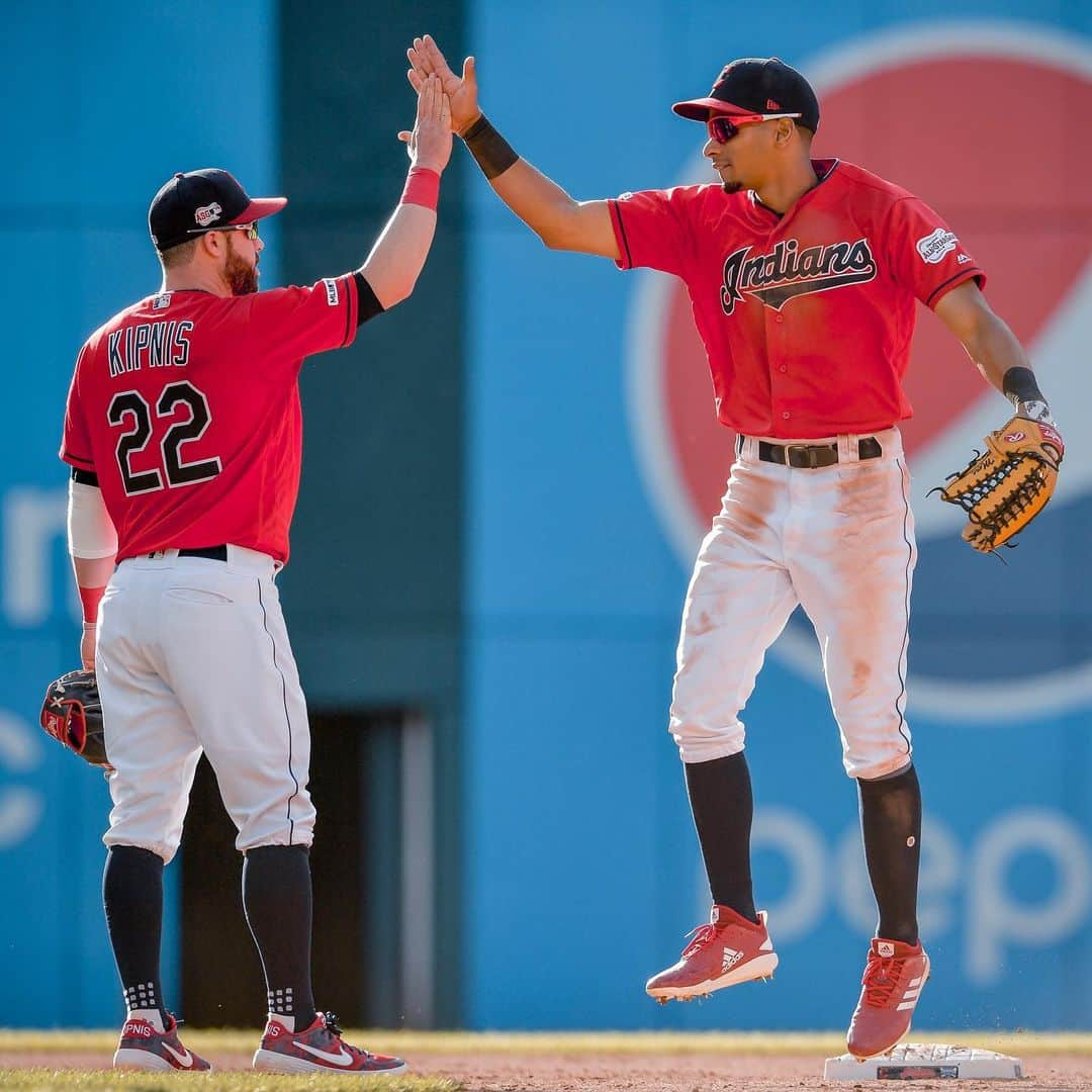 クリーブランド・インディアンスさんのインスタグラム写真 - (クリーブランド・インディアンスInstagram)「The boys at the corner of Carnegie & Ontario currently have the best winning percentage in the AL during June! 🔥🔥🔥 #WWindians」6月23日 9時05分 - cleguardians