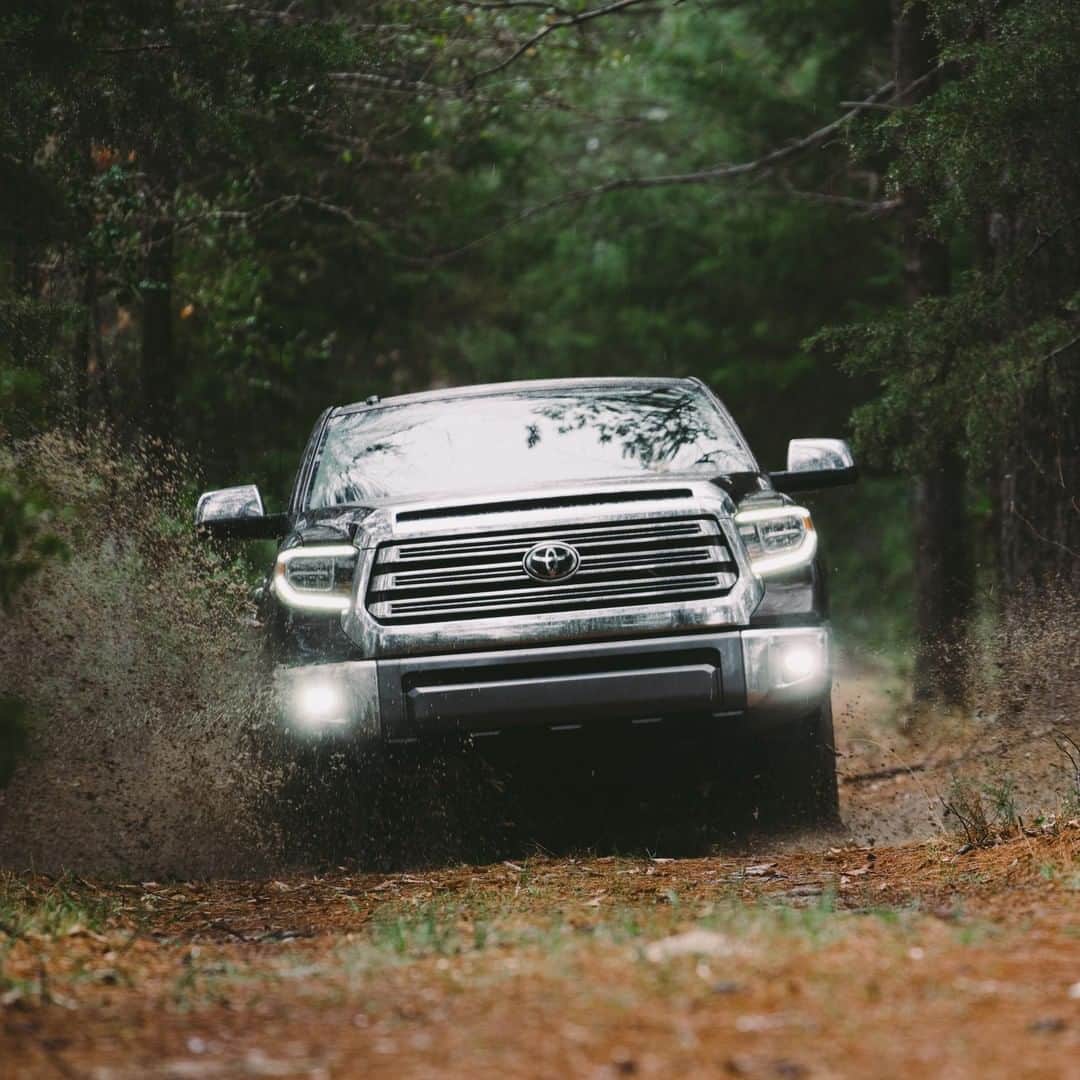 toyotausaさんのインスタグラム写真 - (toyotausaInstagram)「Four-piston front brake calipers and an available i-FORCE 5.7L V8 provide the capability needed for both work and play. #Tundra #LetsGoPlaces」6月23日 9時06分 - toyotausa
