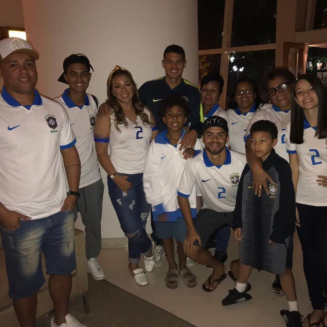 チアゴ・シルヴァさんのインスタグラム写真 - (チアゴ・シルヴァInstagram)「Seguimos família @cbf_futebol  Toda honra e toda glória seja dada a ti o pai .」6月23日 9時07分 - thiagosilva