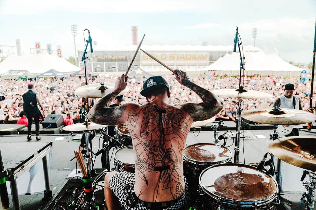 ガブ・バーハムさんのインスタグラム写真 - (ガブ・バーハムInstagram)「Texas, thanks for turnin’ up with us today! @rockstardisrupt 📸- @itsdannytodd」6月23日 9時18分 - gabebarham