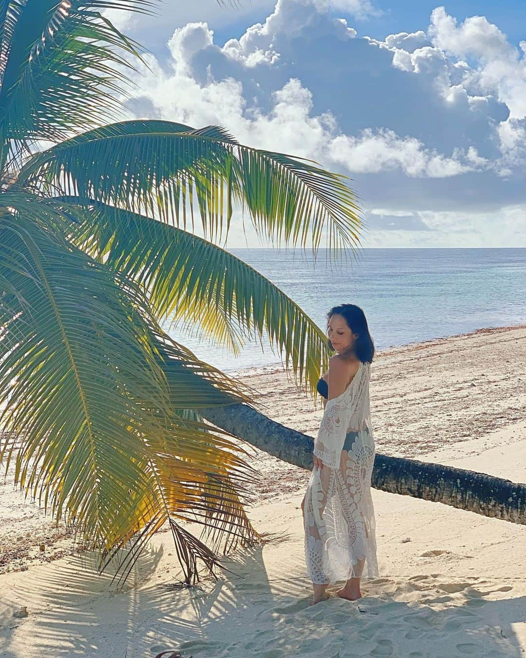 シェリル・バークさんのインスタグラム写真 - (シェリル・バークInstagram)「Paradise🌴 📸: @matthewlawrence♥️」6月23日 9時38分 - cherylburke