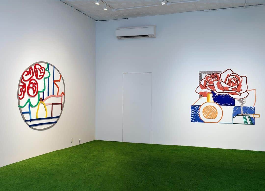 ガゴシアン・ギャラリーさんのインスタグラム写真 - (ガゴシアン・ギャラリーInstagram)「#WesselmannFlowers: Stop by Gagosian, Park & 75, New York, to see a collection of Tom Wesselmann’s metal cutouts!  Wesselmann’s outlines were cut by laser from a sheet of metal, then painted in bright colors, creating a hybrid form of the innovative shaped canvases. Between the colored lines of the artist’s cutout compositions, the white walls of the gallery serve as negative space within the image. In keeping with his multifaceted approach to painting, the metal cutouts blur the distinction between drawn line, painted field, and sculpture. Learn more via the link in our bio. __________ #TomWesselmann #Gagosian @tom_wesselmann  Installation views, "Tom Wesselmann: Flowers," Gagosian, Park & 75, New York, June 14–August 16, 2019 © The Estate of Tom Wesselmann/Licensed by ARS/VAGA, New York. Photos: Rob McKeever」6月23日 9時31分 - gagosian
