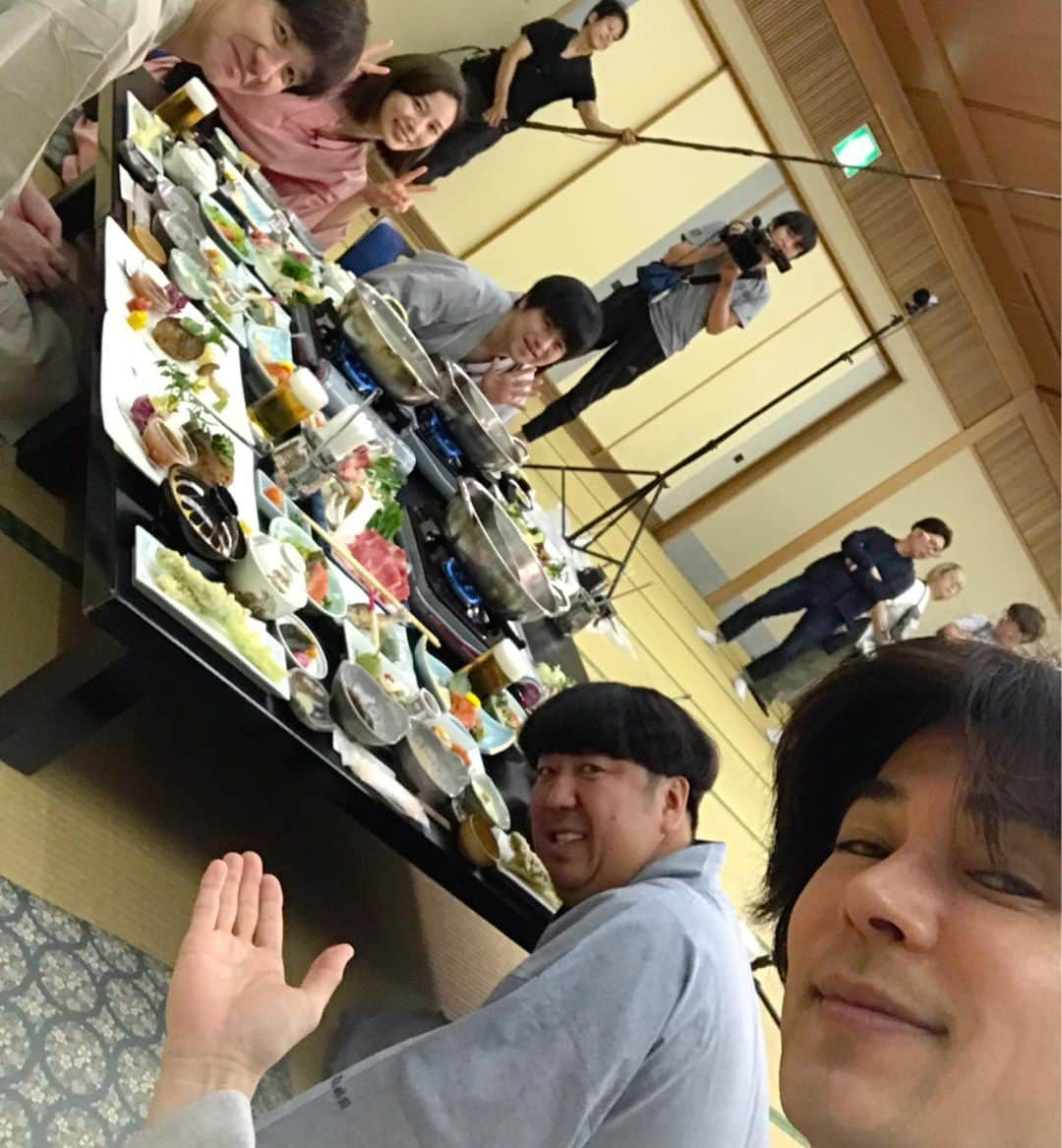 武田真治さんのインスタグラム写真 - (武田真治Instagram)「2019.6.22.『こんな休日どうですか』をご覧頂いた皆さまありがとうございました📺 お世話になった温泉宿や食事処、洋品店やアクティビティスタッフの皆さま撮影協力感謝致します！ 映画「#七人のおたく」以来の#内村光良 さんは変わらず爽やかなアニキで嬉しかった🍃 #日村勇紀 さんの面白さの破壊力と持久力に驚愕😵 #バカリズム さんの常に進化する切れ味⚡️ #朝日奈央 さんのNGナシは伝説へ⤴︎ 本当に凄い人たちとご一緒出来て夢のような時間でした！ #武田真治 収録終了後の部屋呑みも楽しかったです^_^」6月23日 9時32分 - shinji.takeda