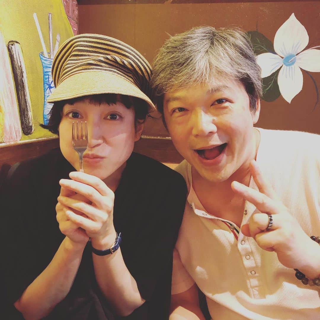 三上市朗のインスタグラム：「久々に森口夫妻で。舞台上ではああいう関係ですがプライベートではこんな感じです。 #キネマと恋人  #緒川たまき #森口ハルコ  #森口電二郎」