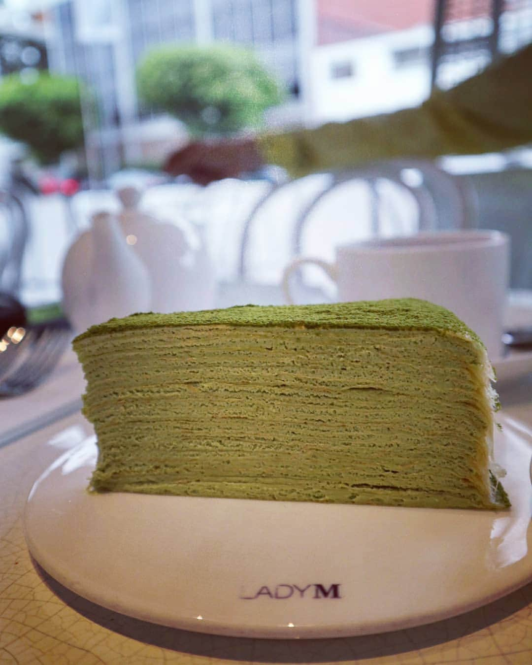 吉松育美さんのインスタグラム写真 - (吉松育美Instagram)「. Green tea ➕ green tea cake 💯 . Suger day🙌 It's okay because #birthday ✨hahaha . ここのケーキ屋さん好きなんだけど… いつもは貴重なモンブランケーキを頼むのだけど… . なぜか抹茶ミルクレープに心がひかれちゃった😊😂👏❤ . 甘すぎてちょっと胃がムカムカ(笑)😂😂😂💦 . . . #asianmodeling#ikumiyoshimatsu #asianmodelsmatter #setlifela #asianmodel #Japanesemodel #asianactors #asianactresses #beautifulpeoples #カメラが好きな人 #海外在住日本人 #誕生日フォト #패션스타그램 #좋아요 #얼스타그램 #로스앤젤레스 #미스인터내셔널 #코디샷 #전신샷 #인스타뷰티 #뷰티그램」6月23日 10時06分 - ikumiyoshimatsu