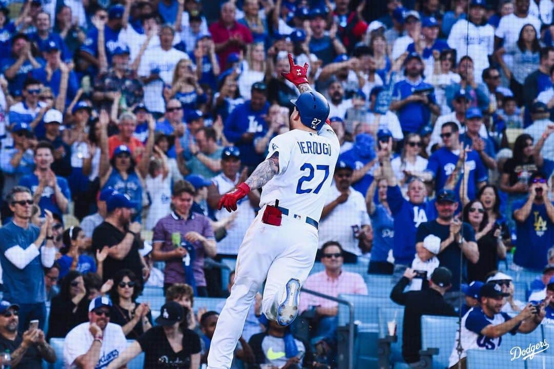 Los Angeles Dodgersさんのインスタグラム写真 - (Los Angeles DodgersInstagram)「Big swing, big results.」6月23日 10時24分 - dodgers