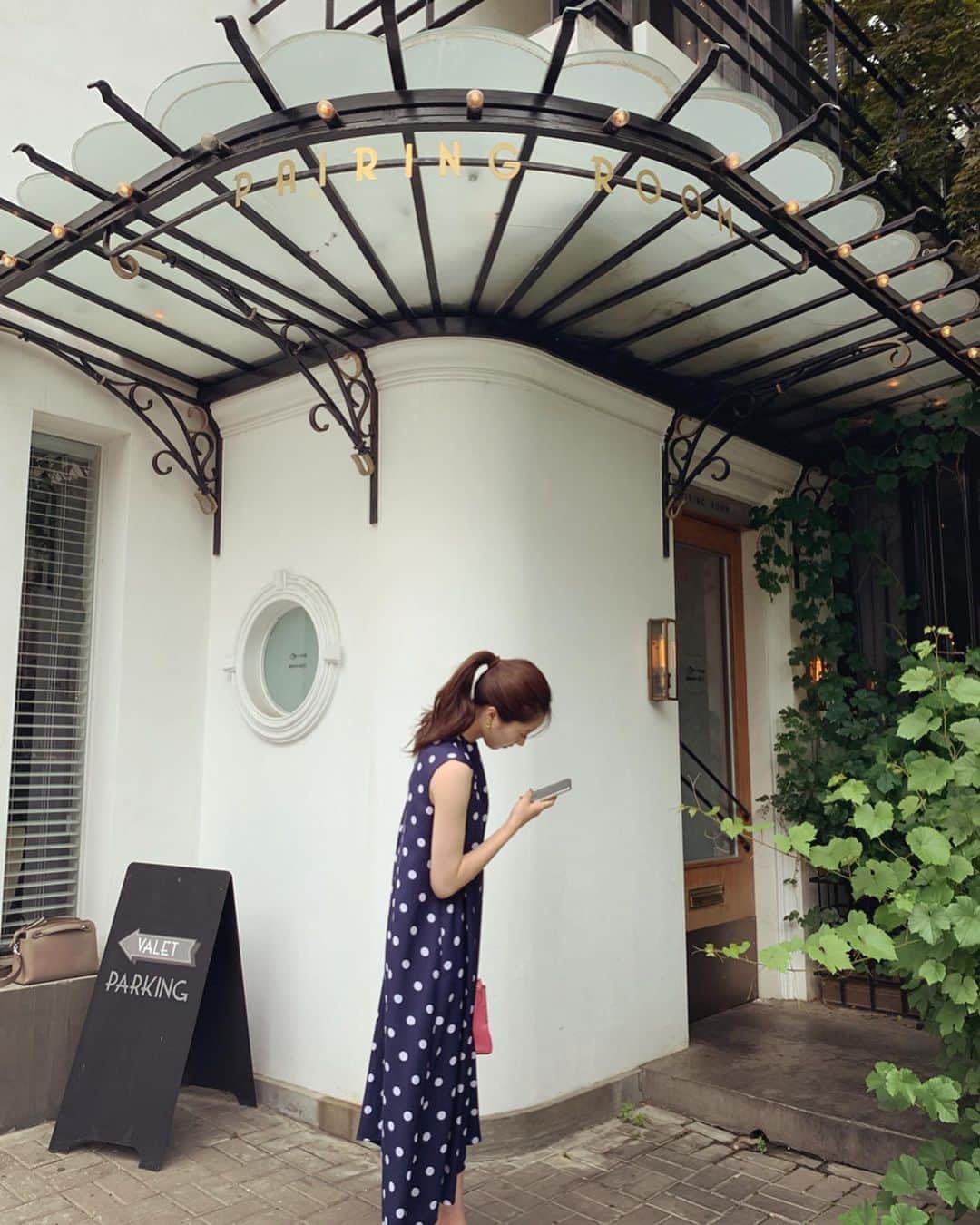 湯浅喬子のインスタグラム：「gm☁️korea🇰🇷 、 ペアリングルーム 、 (@tasting_melting_pairing ) 🌳 、 なみちゃん一押しの場所♡ 、 うにパスタが絶品🍝!! 感動しました。 、 少しお高めランチ🍴でしたが とっても価値あり♡ 14時頃に行ったので、空いてました♡ 、 #韓国#韓国グルメ#korealunch #korea#trip#koreatorip」