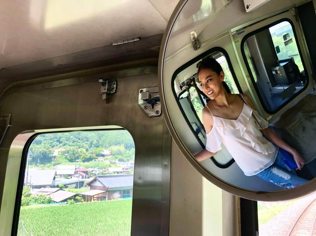 遊海 Yuumiさんのインスタグラム写真 - (遊海 YuumiInstagram)「View from Meisho-sen ❤️ the beautiful country side of Japan.  Photo taken at @inaka_tourism @visitmie @visitjapanjp #misugi #misugivillage #mie #mieprefecture #visitmie #misugiresort #nature #love #peace #happiness #relaxing #selfcare #trueself #naturalbeauty #foresttherapy  #beauty #森 #三重県 #名松線 #meishosen #電車 #電車好き」6月23日 10時49分 - yuumi_kato