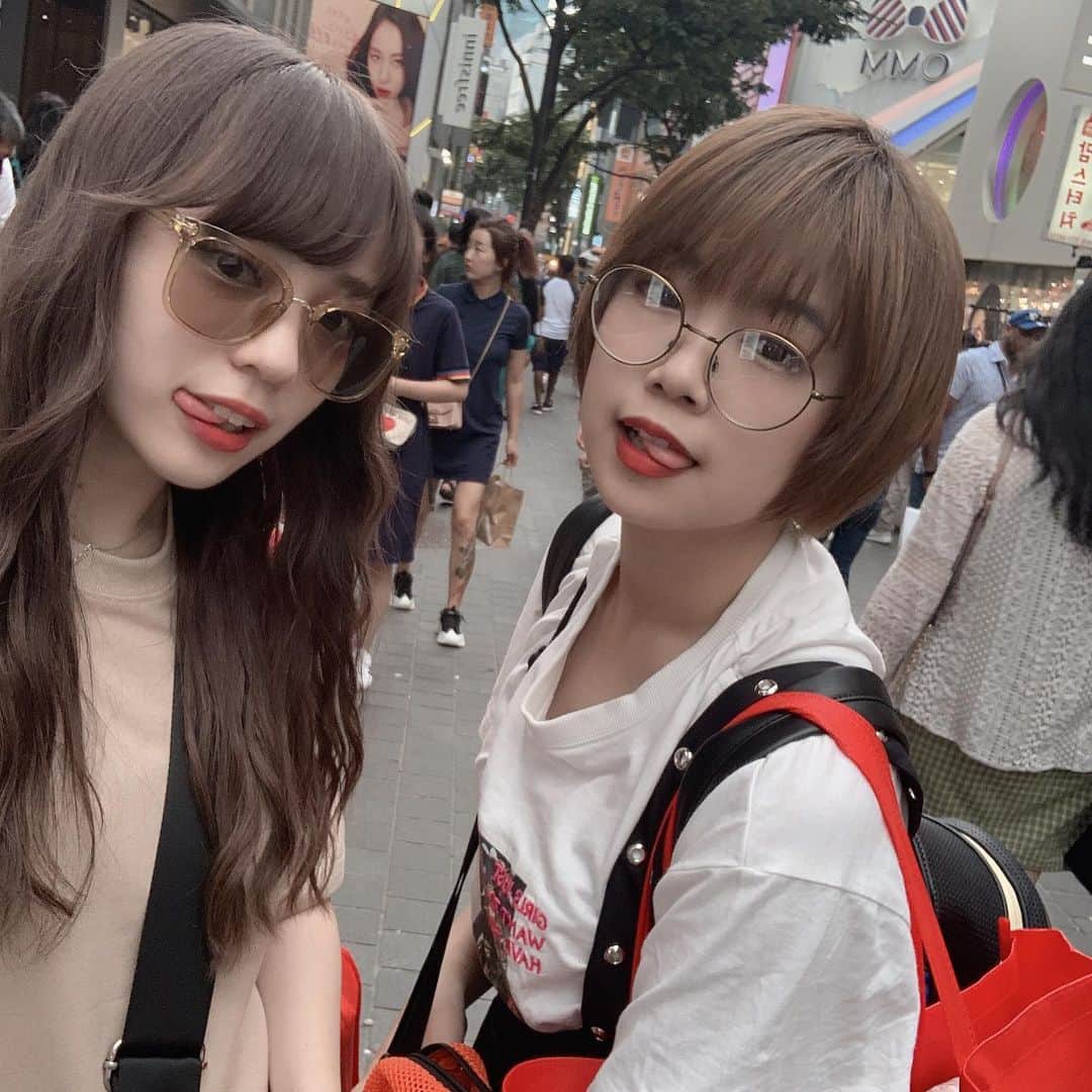 谷藤海咲さんのインスタグラム写真 - (谷藤海咲Instagram)「韓国満喫したなり！  三日間だったけど本当にたりない！ 絶対また行きたい！  洋服とか化粧品とか沢山かえてオシャ藤に近づいたよ🤧  洋服系買うなら 弘大 ホンデ  メイク系買うなら 明洞 ミョンドン  がオススメだよ😌✨ ずっとずっとASMR動画みて食べたかった、#bhc のチキンとチーズボールも食べれたし😋  最高に幸せだた！」6月23日 11時05分 - tanifuji_misaki