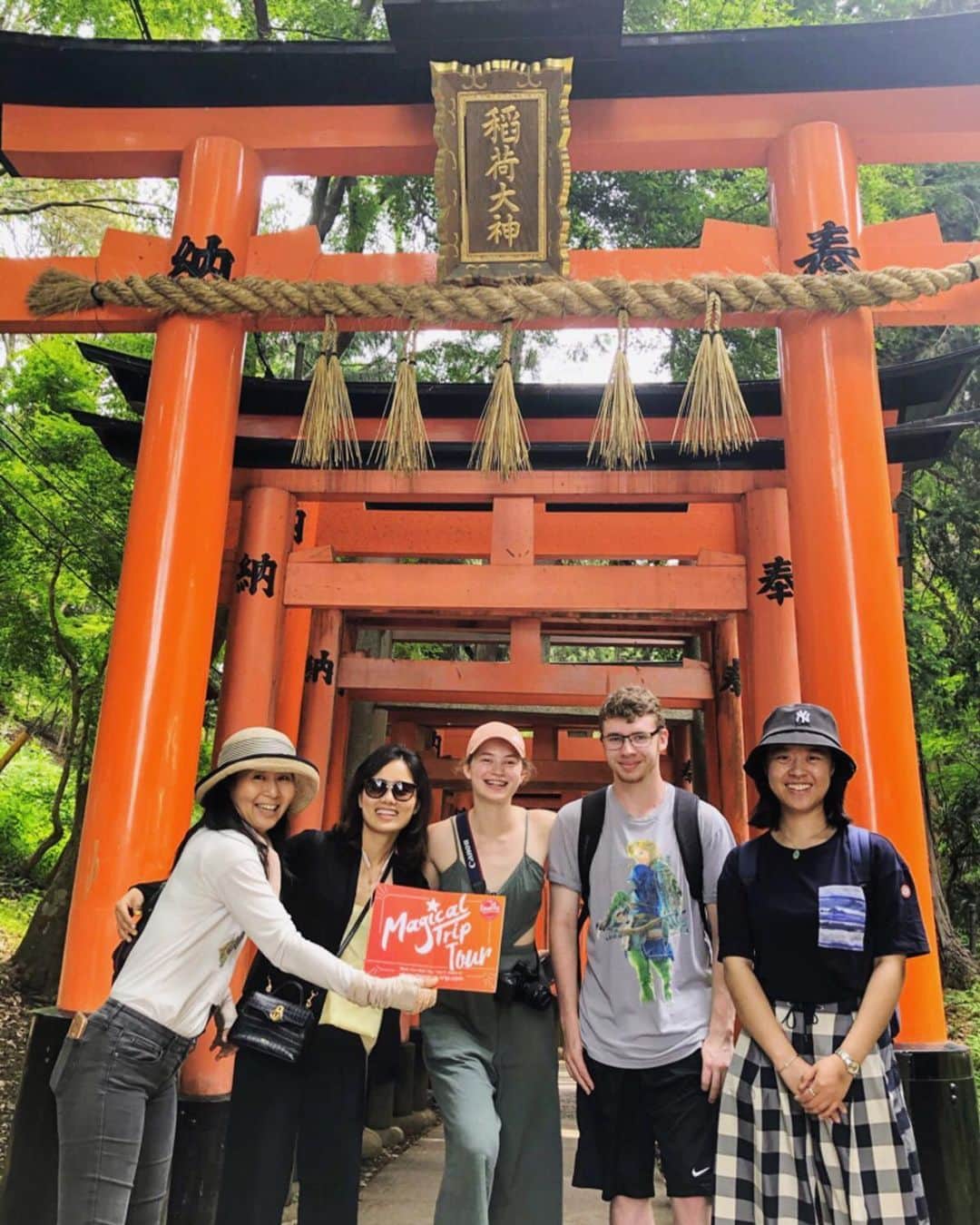 MagicalTripさんのインスタグラム写真 - (MagicalTripInstagram)「⛩ : Fushimi Inari Hidden Hiking Tour⠀ 📍 : Kyoto⠀⠀⠀⠀ 📸 : Kyoto Local Guide, Taka⠀ ----------------------------------------⠀⠀⠀⠀ #magicaltrip #magicaltripcom #magicaltrips #kyototravel #kyototravel_japan #travelkyoto #kyotojapan #japankyoto #fushimiinari #fushimi #fushimiinaritaisha #fushimiinarishrine #kyototrip #discoverkyoto #discoverjapan #beautifulkyoto #visitkyoto #tokyotour #wheninjapan #ig_japan #team_japan #japantravel #japantour #kyotostyle #kyototemple #kyoto #kyoto_style #kyotogram #kyotophoto」6月23日 11時00分 - magicaltripcom