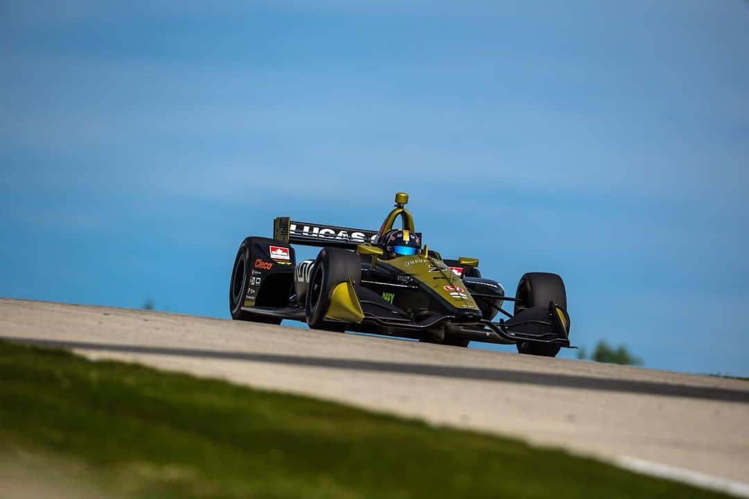 マーカス・エリクソンさんのインスタグラム写真 - (マーカス・エリクソンInstagram)「Challenging weekend so far @roadamerica . Amazing track, but not an easy one to master. Felt really good in Q and I was on a lap good enough for Q2 until I went wide in the carousel 😤. Lining up 17th tomorrow for the race! Looking forward to it #ME7 #INDYCAR」6月23日 11時09分 - ericsson_marcus