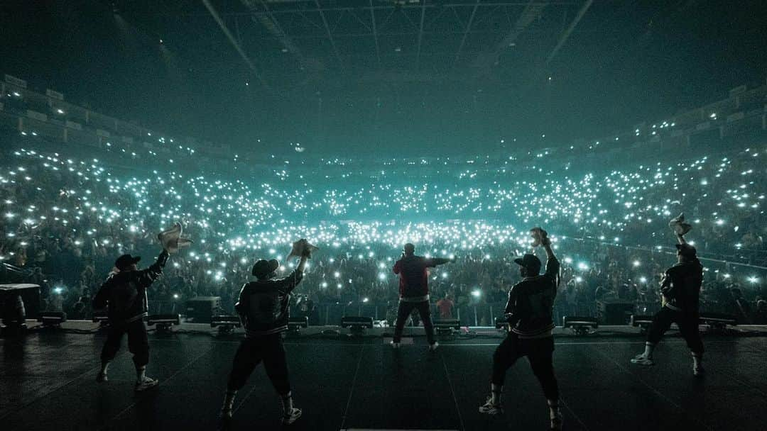 ダディー・ヤンキーさんのインスタグラム写真 - (ダディー・ヤンキーInstagram)「De locos la energía en #Londres  Gracias por el apoyo! // The energy in #London was insane. Thanks for the support FUEGO! 🔥 🔥 🏴󠁧󠁢󠁥󠁮󠁧󠁿🇬🇧 #concalmadegira #soldout #daddyyankee」6月23日 11時10分 - daddyyankee