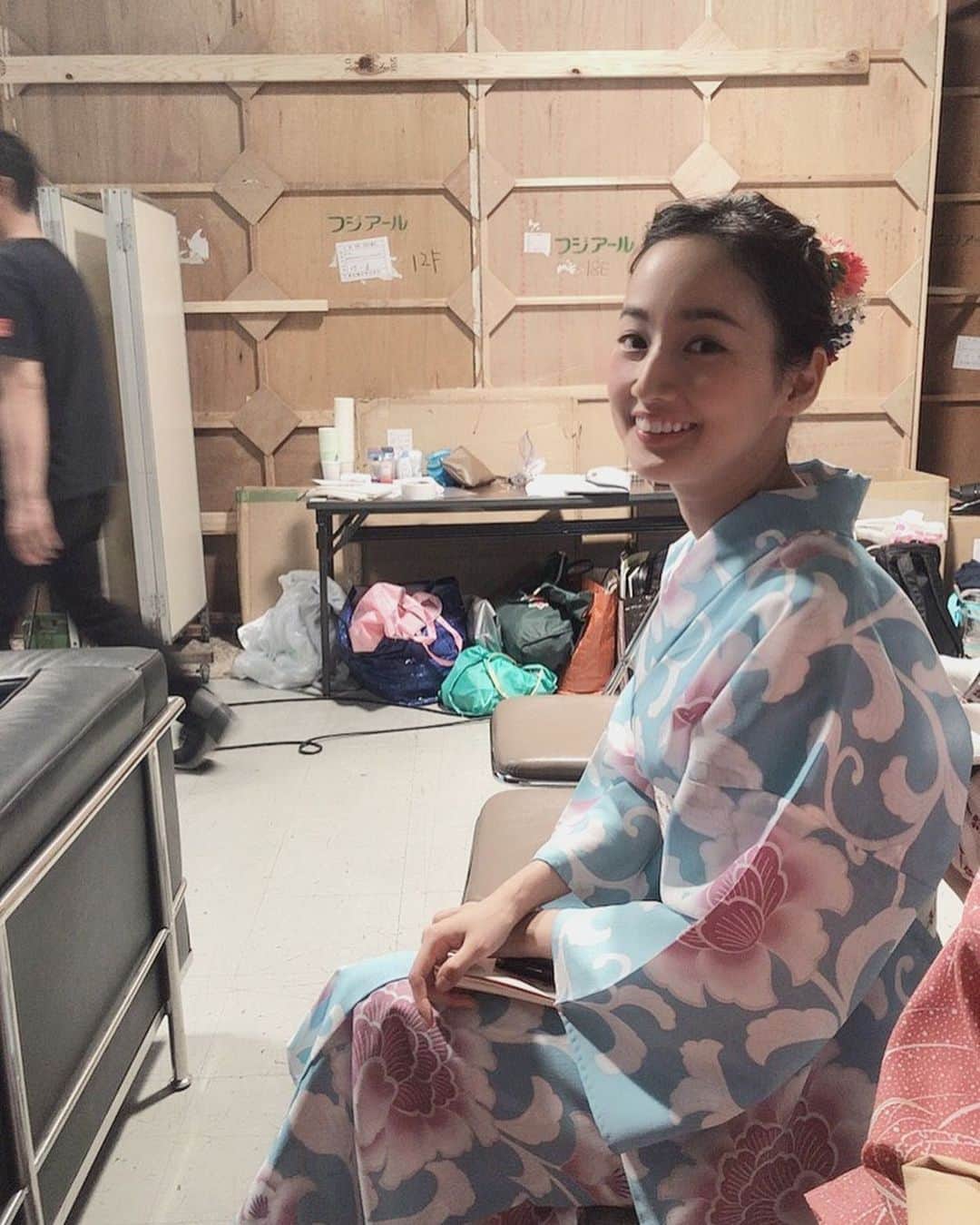 高嶋香帆さんのインスタグラム写真 - (高嶋香帆Instagram)「夏目ちゃんが撮ってくれた、だいじょうぶだぁＳＰオフショット☺️💓 可愛い浴衣を着せて頂きました🌟 セット裏なので後ろがゴチャゴチャしてますがお気になさらず😂 . #japantrip #japan #asiangirls #フォトジェニック #yukata」6月23日 11時26分 - kaho_takashima
