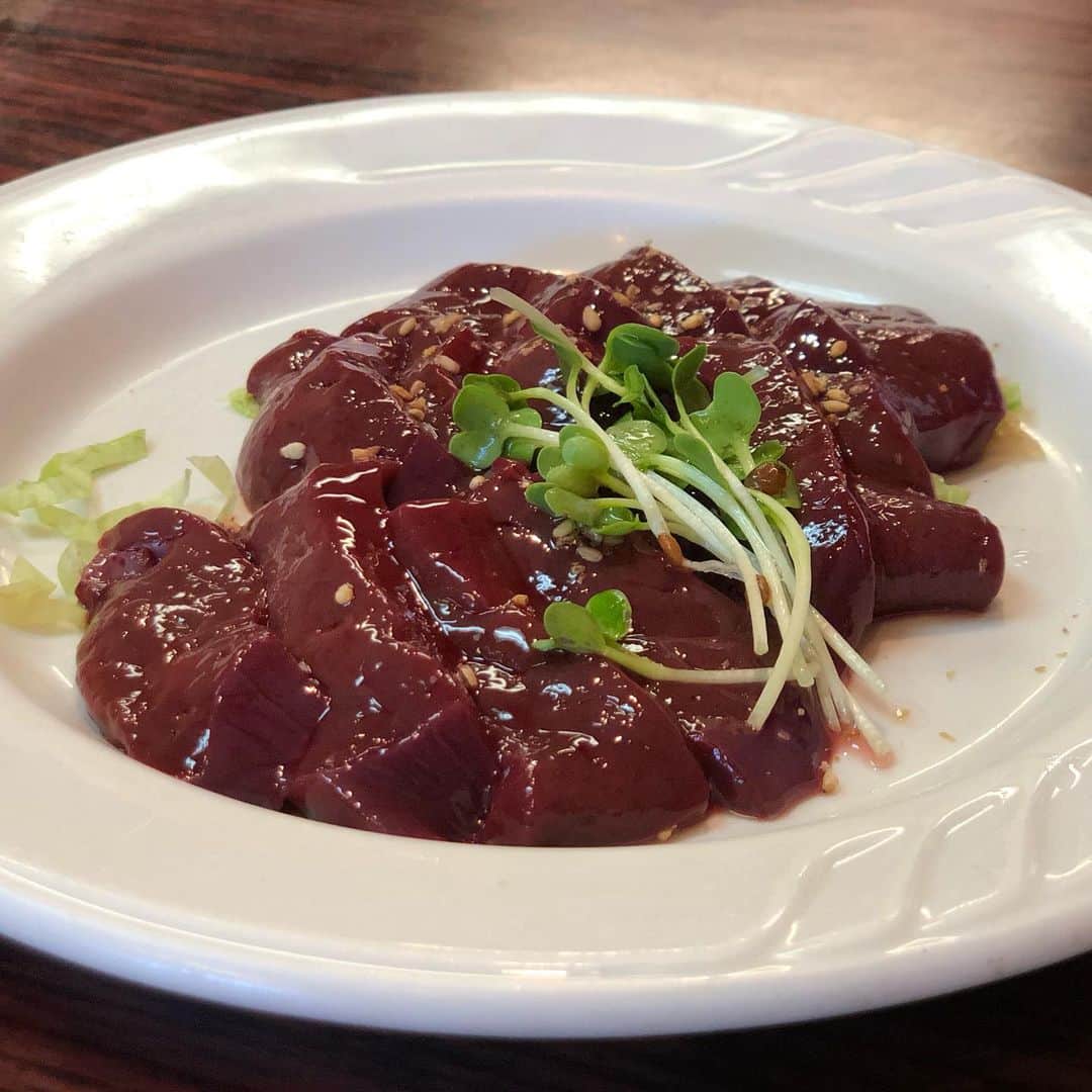 のインスタグラム：「レバ刺し･･･美味し😋 #seikoen #torrance #california #usa #yummy #レバ刺し #美味い #カリフォルニア #アメリカ生活 #虎牙光揮」