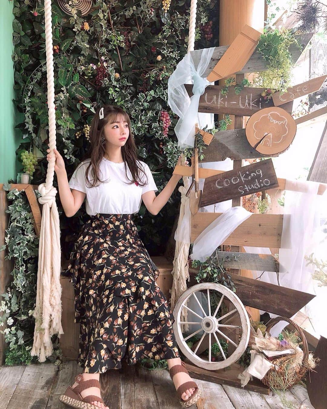 横田亜美さんのインスタグラム写真 - (横田亜美Instagram)「❤︎ . 代官山に新しくできた パンケーキ屋さんに 行ってきたよ〜🥞🍽💞 . クリームチーズのパンケーキ お値段1500円っっっ . さおりんの携帯で 盛れた説🧸🤣笑 . . #代官山#パンケーキ#インスタ映え#カフェ巡り#シースルーバング#代官山カフェ#恵比寿カフェ#おしゃカフェ#ukiuki#cafe#hairarrange#ukiukicafe#ulike」6月23日 11時42分 - amimi0218