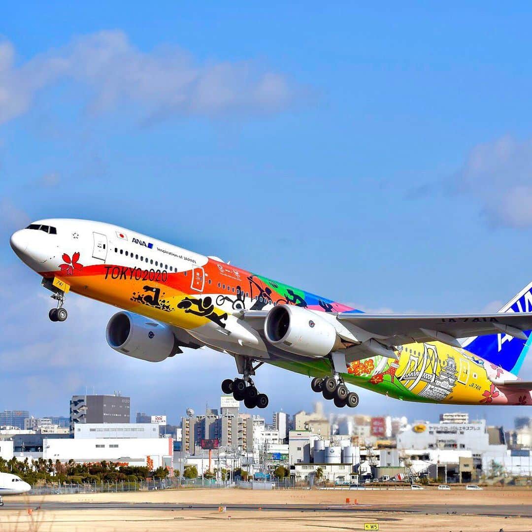 ANAのインスタグラム：「今日はオリンピックデー🏅 2020をみんなの滑走路にしよう✈  #ソラマニ_ヒコーキ #オリンピック #東京2020オリンピック  #オリンピックデー #スポーツ #応援 #日本代表 #アスリート #スポーツ観戦 #OlympicDay #olympicgames #tokyo2020 #japan #sport #airport #airplane #allnipponairways #anaairplane  ANAは東京2020オフィシャルエアラインパートナーです。 ANAの飛行機は「#ソラマニ_ヒコーキ」をつけて投稿してね🌟インスタやANAの各メディアでご紹介していきます📷」