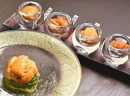 東京カレンダーさんのインスタグラム写真 - (東京カレンダーInstagram)「『海栗とワイン TSUKIHI』では全国から産地直送のうにを心ゆくまで堪能できる。コースの〆に選べる、名物「うにの冷製パスタ」は絶品だし、予約必須の炊き込みご飯も必食の美味しさだ。 #東京カレンダー #東カレ #tokyocalendar  #銀座 #海栗とワインTSUKIHI #うに #海鮮」6月23日 12時01分 - tokyocalendar