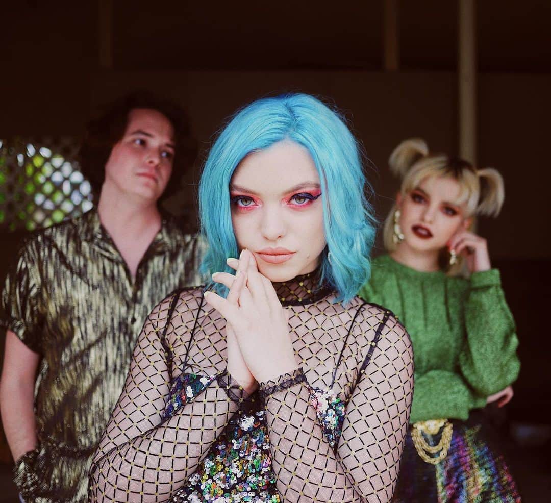 HEY VIOLETのインスタグラム：「our video for “close my eyes” is out now!! go watch it if ya haven’t seen it... or watch it again if ya have????」