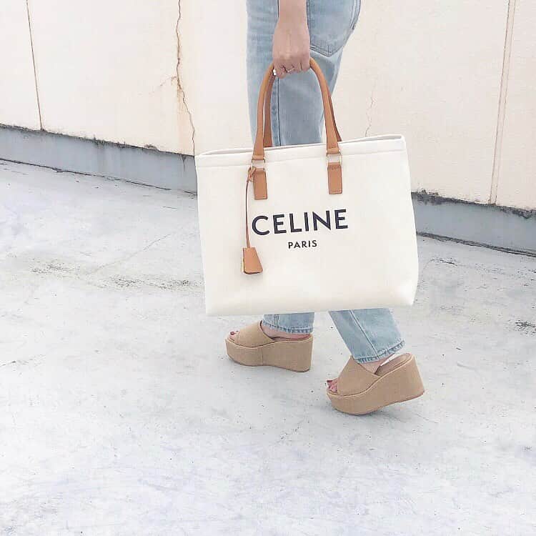 Maiさんのインスタグラム写真 - (MaiInstagram)「・ あーこのバッグ本当可愛い😩💓 ・ 品名など詳細は昨日のブログ記事へ🕊 #celine #セリーヌ #セリーヌバッグ」6月23日 12時09分 - maimaimai1016