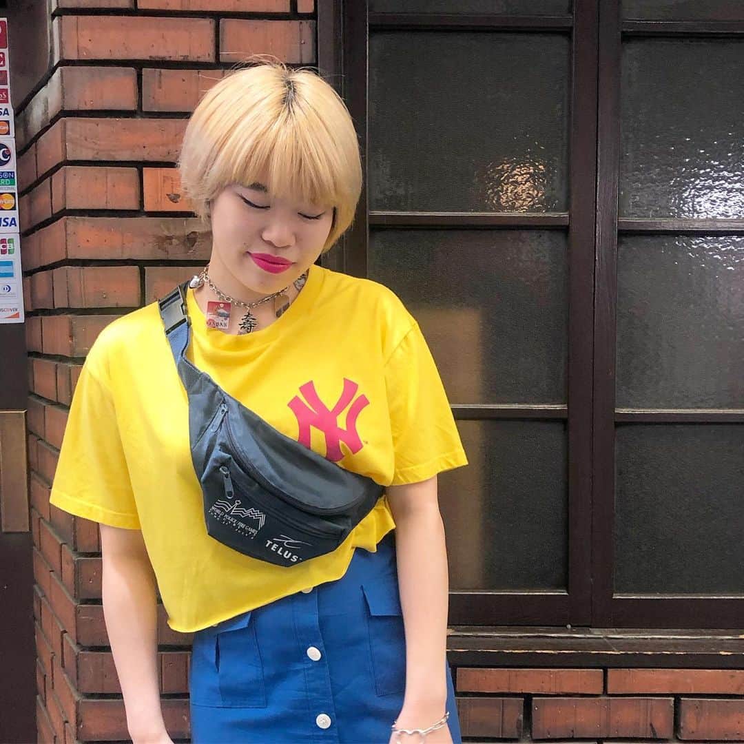 原宿シカゴさんのインスタグラム写真 - (原宿シカゴInstagram)「#原宿シカゴ京都店 . レディースカットオフTee🐥💙 💰¥1200+tax〜 ショート丈にリメイクしたTシャツ ハイウエストボトムと相性💯👍🌺 . #usedclothing#used#vintage#instafashion#fashion#ootd#harajukuchicago#kyoto#japan#instagood#sunmmer#ny#newyorkyankees #ストリートスナップ#古着屋#古着#京都#京都古着屋#河原町  #古着コーデ#京都古着#古着女子と繋がりたい#おしゃれさんと繋がりたい」6月23日 12時12分 - harajukuchicago_official