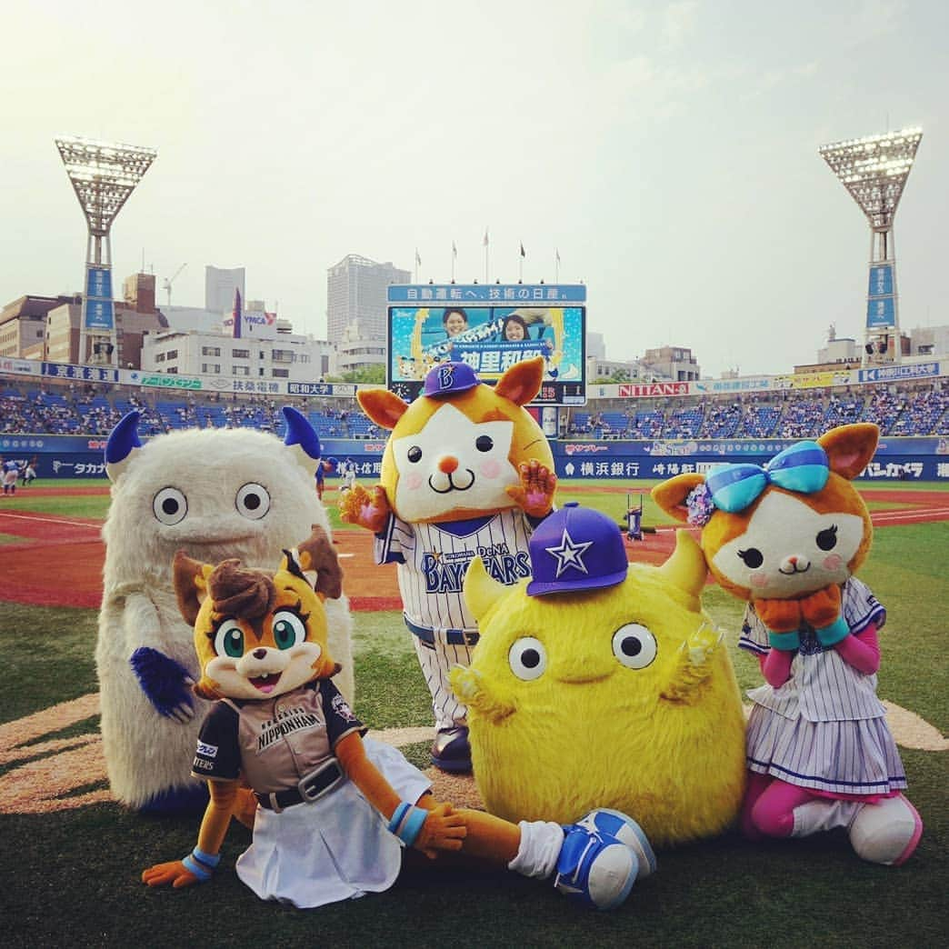 横浜DeNAベイスターズさんのインスタグラム写真 - (横浜DeNAベイスターズInstagram)「. 次はオールスターでね!!👋 . #baystars #レオ #ライナ  #マーくん #ズーちゃん #謎の魚  #ポリー」6月23日 18時09分 - baystars_official