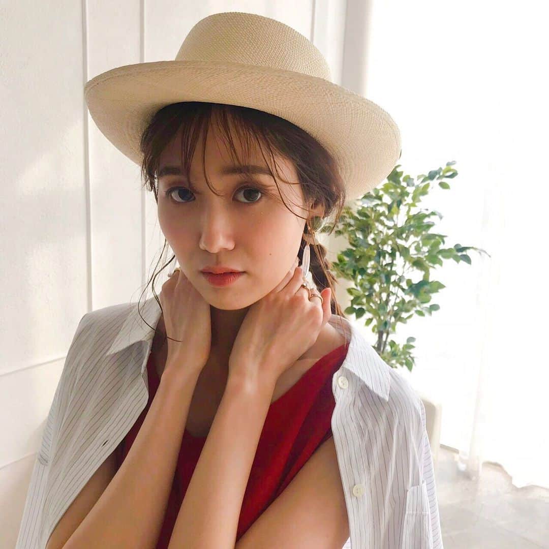 小林ようのインスタグラム：「久しぶりのひぐちさん💄❤️ @kina910 . #summerstyle #makeup #hairarrange #strawhat #model #shooting #메이크업 #모델 #도쿄 #小林よう #麦わら帽子 #夏メイク」
