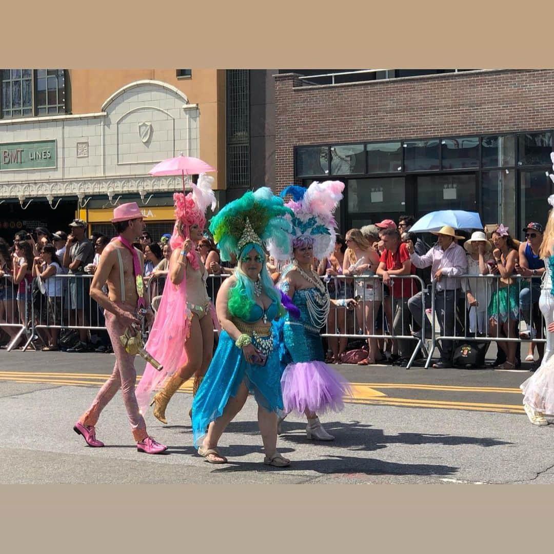 ジュン中山さんのインスタグラム写真 - (ジュン中山Instagram)「#coneyisland #mermaidparade #beach #nyc #coneyislandmermaidparade2019 #mermaidparade2019 #instatrip #instagood #followme」6月23日 12時52分 - junnakayama