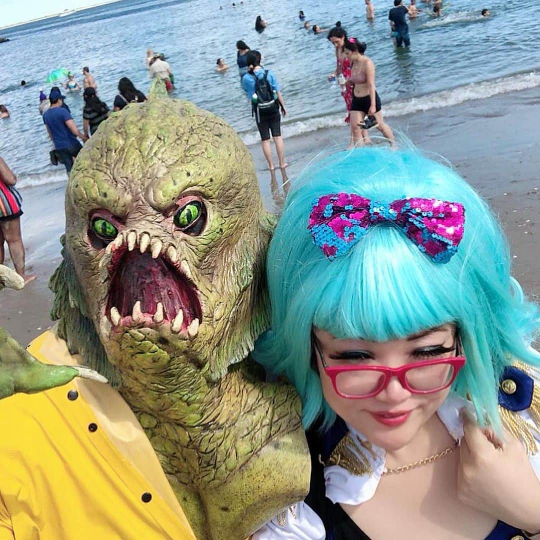 ジュン中山のインスタグラム：「#coneyisland #mermaidparade #beach #nyc #coneyislandmermaidparade2019 #mermaidparade2019 #instatrip #instagood #followme」