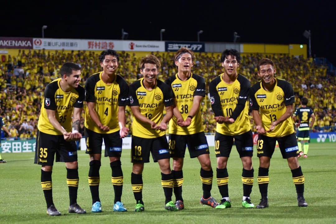 菊池大介のインスタグラム：「千葉ダービー勝利！！ まさか自分の子が産まれてゆりかごする日が来るとはな。。 みんなありがとー😎🙏 次も勝ちましょう‼️‼️ #DaisukeKikuchi #菊池大介 #reysol #柏レイソル #ジェフ千葉 #千葉ダービー #ゆりかごダンス #football  #soccer  #サッカー  #2019」