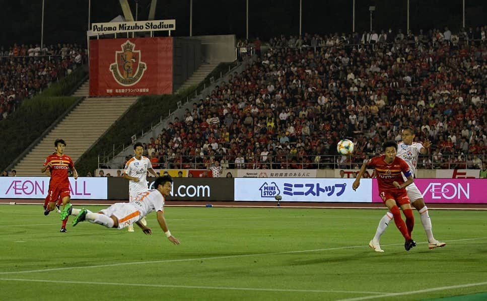 北川航也さんのインスタグラム写真 - (北川航也Instagram)「. 3 points☺︎ . #西澤健太 #2試合連続ATゴール #持ってる男  #ドウグラス #5試合連続ゴール #みんなありがとう #沢山の応援ありがとうございます #また頑張ります #ブレずに継続 #じゃんけんはパーだよ✋」6月23日 13時11分 - koya_kitagawa_23