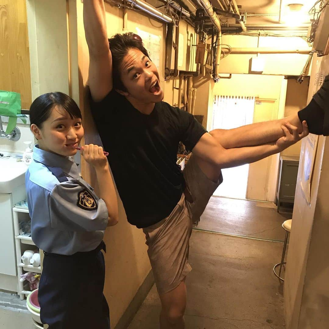 よしもと祇園花月さんのインスタグラム写真 - (よしもと祇園花月Instagram)「本日は15:30の公演もございますよ〜🧜‍♀️✨階段降りたら二人がいたのでパシャり、インスタ映え〜📸💕松浦景子、入澤弘喜、皆さんのご来場をお待ちしてます🙌🙌 #アキナ #矢野兵動 #横木ジョージ #桂小枝 #オール阪神巨人 #よしもと祇園花月  #松浦景子 #入澤弘喜  #comedy #show #japanese #comedians #english#instatravell#travelgram#traditionalism#instajapan#travelkyoto #JapanTrip #ExploreJapan#JapanAdventure#JapanHoliday #kyotojapan#TravelLife#igtravel#wanderlust#amazingexperience#gion #love#like4likes」6月23日 13時21分 - gionkagetsu