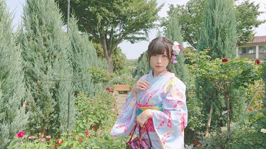 空野青空のインスタグラム：「浴衣撮影で横浜の港の見える丘公園に行ってきたよ〜💫 横浜好きすぎる🥺💓 いつか住みたい場所ランキング第1位！！！！（あおにゃ調べ） . . . #浴衣 #花 #横浜 #港の見える丘公園 #編み込みアレンジ  #japaneseyukata #レンタル浴衣 #vasara #浴衣ポートレート #黒髪 #裸眼 #幸薄顔ちゃん #aonyan #あおにゃん #空野青空 #青猫」