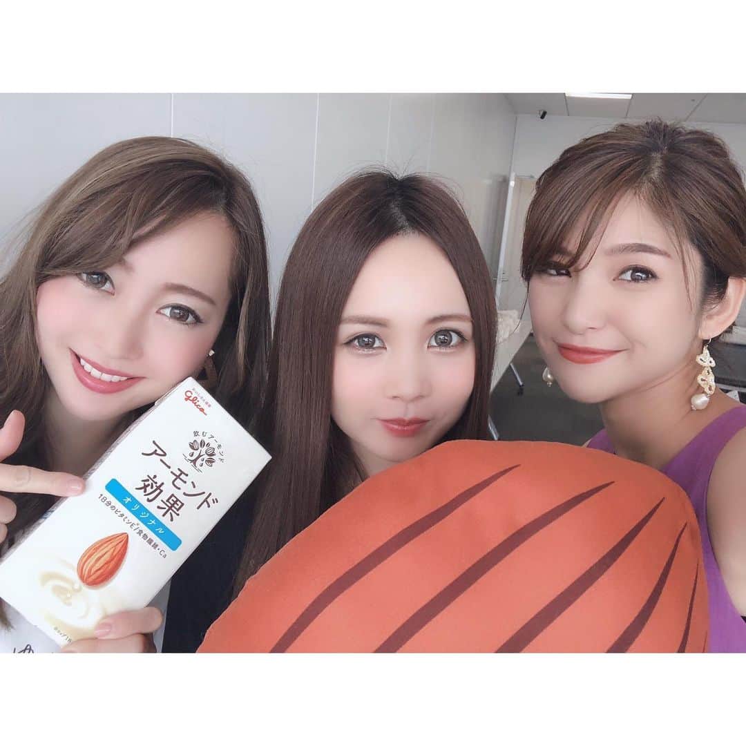 田尻夏樹（なつきんぐ）さんのインスタグラム写真 - (田尻夏樹（なつきんぐ）Instagram)「18日に新発売した アーモンド効果ＴＡＳＴＹ＜黒糖Almond＞のワークショップへ行ってきました(*ﾉ∀｀*) . . ヘルシーで美容にも良く今注目されているアーモンドミルクと 黒糖を合わせたドリンク🥤 . チルド製法によりおいしく、やさしい甘さを味わえるアーモンドミルクで 凍結粉砕アーモンド・アーモンドオイル・アーモンドペーストを配合し グリコ独自の味わいでとっても美味しいの♡ . １日分のビタミンE・たっぷりの食物繊維・カルシウムが摂れるよ♪♪ . . バチェラー参加中に良くオリジナルを飲んでいたんだけど この黒糖も並ぶくらい美味しい！！！😍💕💕 おやつ代わりにおすすめ♡ . . . #Glico_PR #アーモンド効果TASTY #楽ヘルシー」6月23日 13時54分 - tajiri_natsuki