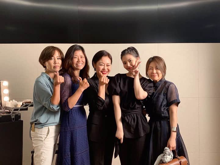 チョン・ユネ さんのインスタグラム写真 - (チョン・ユネ Instagram)「사랑 받는 법을 배우는중입니다🥰 #sf2 항상 든든한 저의 힘!! 그리고 혜정실장님 저 빨리 #금손 만들어 주세용!! #rainbow #무지개 #정윤혜」6月23日 13時59分 - yoonhye.chung