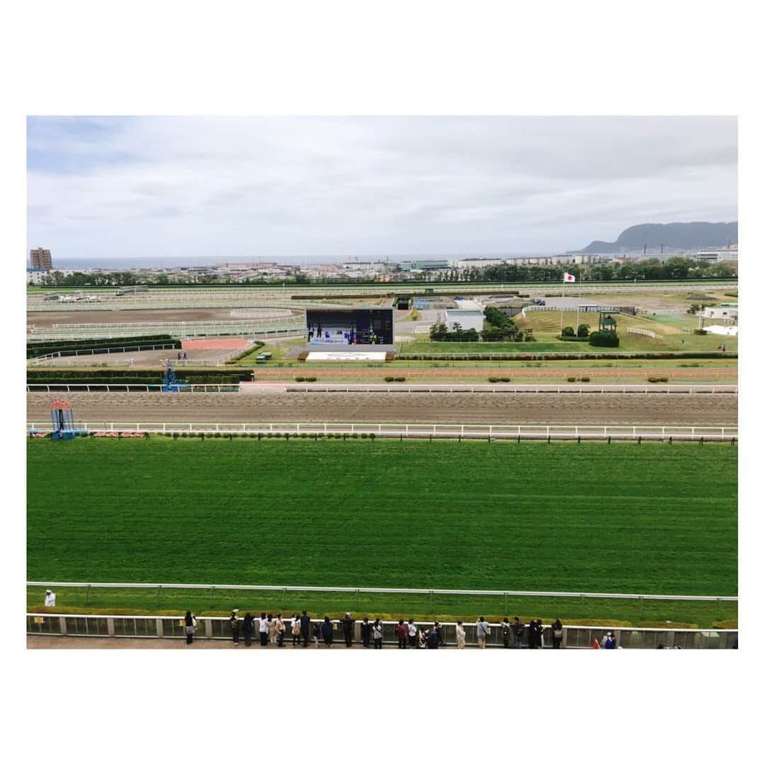 中村果生莉さんのインスタグラム写真 - (中村果生莉Instagram)「🐎 . . 今日はG1宝塚記念!!! . . 馬券買いましたよ😍💕 . . この後、  15時～UHB  KEIBAプレミア  ぜひご覧ください😍 . . #uhb  #keibaプレミア  #生放送 #函館 #競馬 #北海道 #函館競馬場 #宝塚記念」6月23日 14時07分 - kaori.nakamura_0226