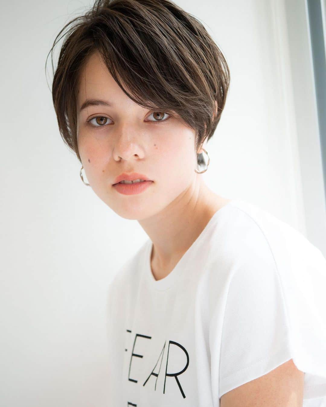 長津 健一郎のインスタグラム：「カメラ📷久しぶりに本気モードで挑む^_^ やっぱりフォトは楽しい  コンセプト nothing can be more beautiful ナッシング キャン ビー モア ビューティフル ————————————— ---------------------------- #GranCieux  #quatrochiba #サロモ  #メイク #美容 #ヘアスタイリスト  #ひたちなか #コーディネート#コーデ #quatro  #hairstyle  #hairstyles  #hairstylist  #ヘアサロン#ファッション#千葉中央 #撮影会 #撮影 #モデル #撮影モデル募集 #サロン #水戸 #instagood #photooftheday #love #followme」