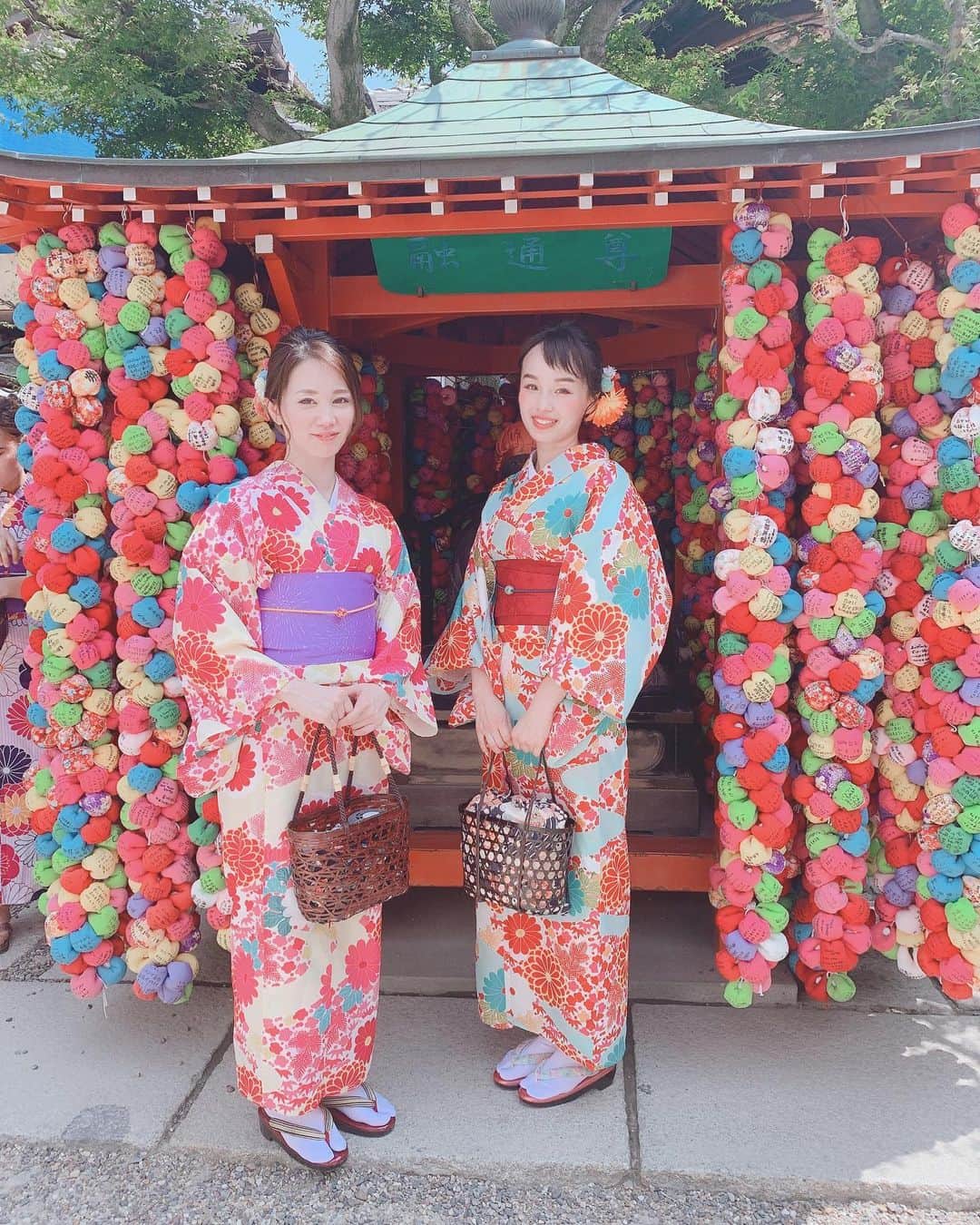 Okada Reinaさんのインスタグラム写真 - (Okada ReinaInstagram)「昨日から京都に #女子旅 に来てます😊女子とか言っていいのかなw ストーリーにしつこく失礼します🙇🏻‍♀️ 昨日は @vasara_kyotoekimae さんで着付けをしてもらって #庚申堂 に行きました❣️ 知らずにたどり着いたんだけど…😅 女の子がたくさんいてパワーを感じる場所になってました😂💓💓 あー可愛かった❣️ お着物は @harunatsu_tomomi ちゃんと色違いにして #リンクコーデ に😍 いい経験できました💝💝 #kyoto #japan #kyotojapan #koushindo #京都 #着物 #着物レンタル #vasara京都駅前店 #kimono #京都旅行 #インスタ映え #instalove #instagood #colorful #八坂庚申堂」6月23日 14時12分 - okarei26