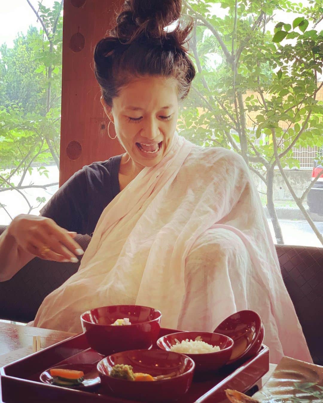福本幸子さんのインスタグラム写真 - (福本幸子Instagram)「anytime, anywhere, in any way. #breastfeeding #授乳 #お食い初め」6月23日 14時33分 - okinawajudy
