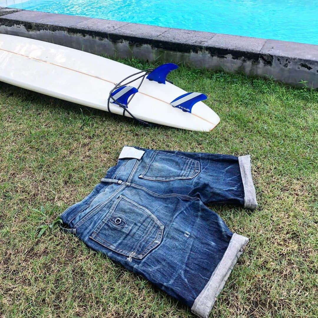 デンハムさんのインスタグラム写真 - (デンハムInstagram)「“Selvedge Sunday” comes from my surf dude & good friend in Bali @ollydees 💙💦 wearing his 7 point pocket selvedge shorts. #selvedge #selvedgedenim #selvedgesunday #indigo #jeans #denham #jasondenham #denhamthejeanmaker #thetruthisinthedetails」6月23日 14時37分 - denhamthejeanmaker