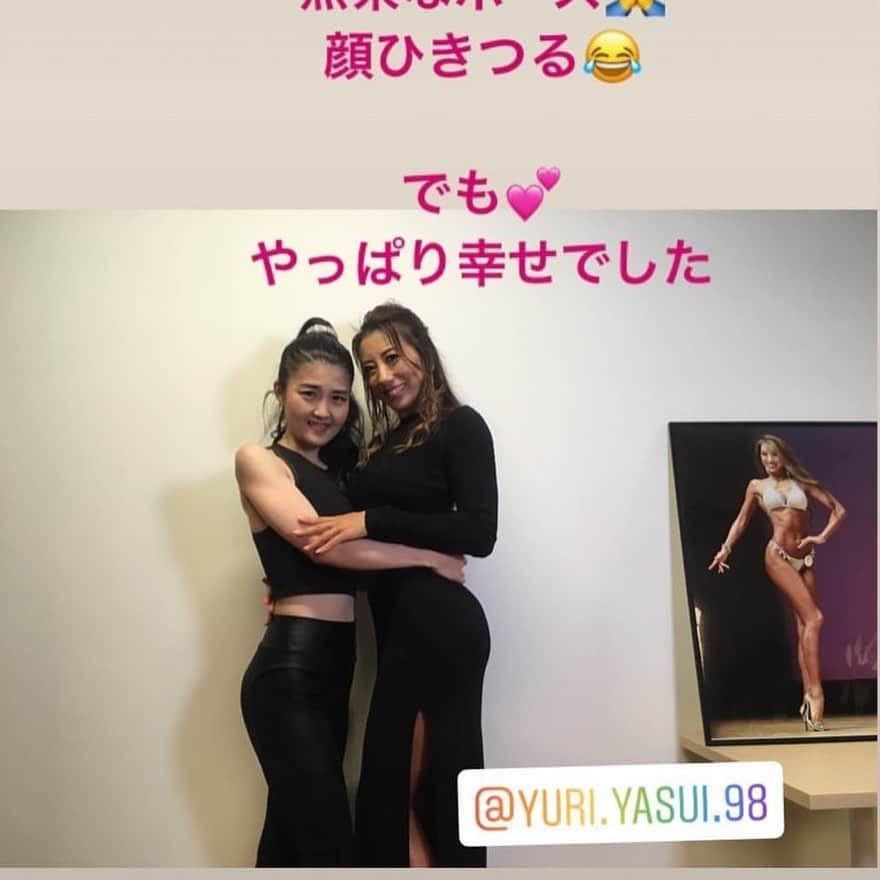 安井友梨さんのインスタグラム写真 - (安井友梨Instagram)「今日のブログは「35歳銀行員OLが贈る女性のためのセミナー」今日のブログご覧下さい  昨日のセミナー、 過去最高のお申込みだったそう😭 定員100名様で募集させて頂きましたが、120名様以上の方々がお越し下さいました😭  今回特別セミナーでした。  なんと120名の参加者の方々のうち驚くことにも90%以上100名以上の方がセミナー自体が初めての方々ばかりで、、驚き！！！ ☆トレーニングを全くしていない方 ☆これからトレーニング始めたい方 ☆トレーニングを始めたが、、、、続けられず3か月で辞めた方 ☆私と同じ丸の内OLの方々 ☆私と同じ金融機関で勤めている方 ☆私と同じ全国各地で、営業外回りの仕事をする営業ウーマン☆食事制限で停滞し、悩んでいる方 ☆長らく糖質制限ばかりしてきた方 ☆食事制限で、ただ痩せてメリハリがなくなってしまった方 ☆今年初大会に出場を考えてる方 ☆競技に少しだけ興味がある方 ☆昨年セミナーに参加され、「出来るの心を育てて」今年大会に出場し見事優勝された方 ☆来週大会を控えている大切な日に来てくださる方 ！！！！！！☆女性らしく健康なメリハリBODYを手に入れたい方 ☆60歳を迎え、これからトレーニングを始めてみたい方  本当に本当に沢山の想いを込めて セミナーにご参加頂きました。  皆さんが、その熱い気持ちを私に伝えぶつけてくださいました。  今年は本当に沢山全国各地で、セミナーを開催させて頂きました。その１つ１つの皆様との出会いに、感謝しかありません。  私は、プロのトレーナーでもなく フィットネス業界にいないから。  私が35歳の銀行員であるからこそ 皆さまと共有出来る事がある。  皆様と悩みが全く同じ笑笑！本当にありがとうございました😭  #トレーニング女子  #ゴールドジム  #ミールリプレイスメント  #糖質制限ダイエット  #おきかえダイエット  #スローカロリー #スローカロリープロジェクト  #三井製糖  #ダイエット #ビキニフィットネス」6月23日 14時41分 - yuri.yasui.98