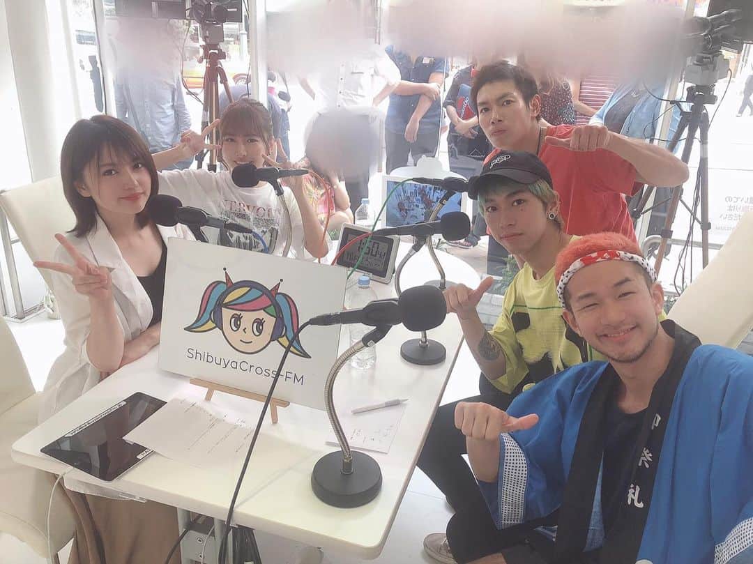 のインスタグラム：「. 6/21 放送のピーフラ第4回目 ゲストはyoutuberジョーブログさんと、メンバーのしのくんさん、かっきんさんでしたー👏👏 . 登録者数130万人突破の凄まじいチャンネル。 気になるお話とか考え方とか色々聞けて、 たのしい放送になりました🌟🌟 . 2週間後にはクロスFMのチャンネルに今日の放送がのります！ . 次回のラジオ生放送は7/5！ よろしくお願いします。」