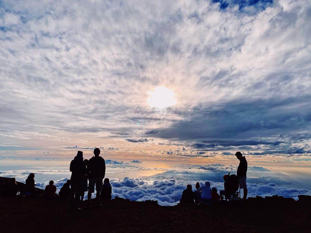 来夏さんのインスタグラム写真 - (来夏Instagram)「#🌞 elevation 3055M perfect view✨ #sunset #haleakala #Maui  #haleakalanationalpark」6月23日 14時55分 - rairairaika