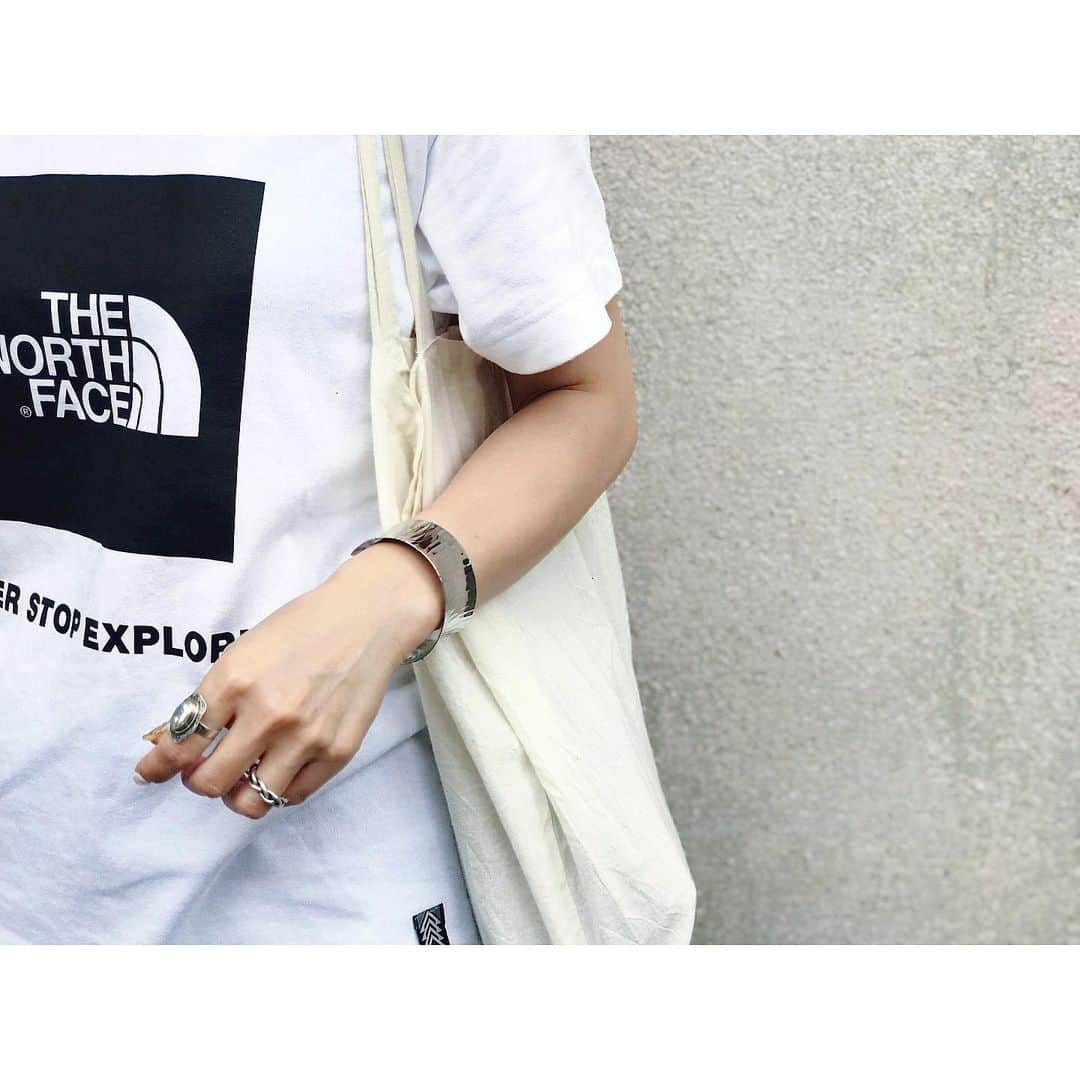 rainbowkwok2さんのインスタグラム写真 - (rainbowkwok2Instagram)「. 日曜こーで tee → #thenorthface bangle → @petitcro96 ring・left → @#todayful ring・right → @jeweladdict_onlinestore」6月23日 15時07分 - sizu_oksam