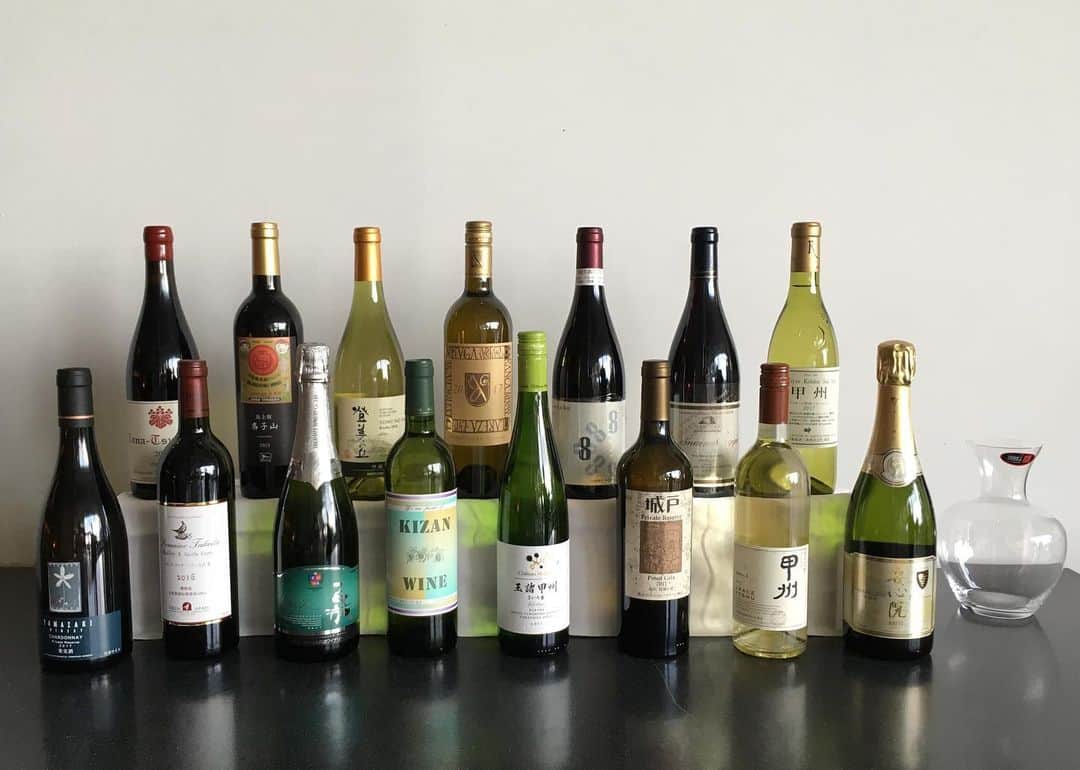ひぐち君さんのインスタグラム写真 - (ひぐち君Instagram)「「日本ワイナリーアワード2019」にプレゼンターとして呼んでいただきました。 受賞された皆さま、おめでとうございます🍷 http://www.japan-winery-award.jp/ #日本ワイナリーアワード 2019 #japanwineryaward #日本ワイン 🇯🇵 #japanesewine #vinjaponais  #wine #vin #vino #winetime #winelover #instawine #wineexpert  #tokyo #日比谷 #東京ミッドタウン日比谷 #drawinghouseofhibiya  #日本のワインを愛する会」6月23日 15時34分 - higehiguchi