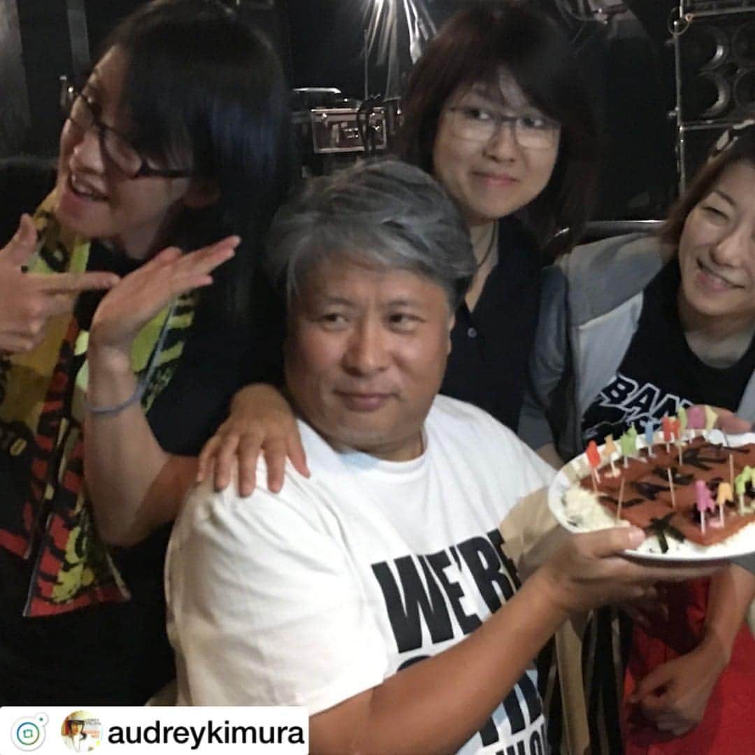Larry のインスタグラム：「皆さんにお祝いしていただきました！ (嬉泣)」