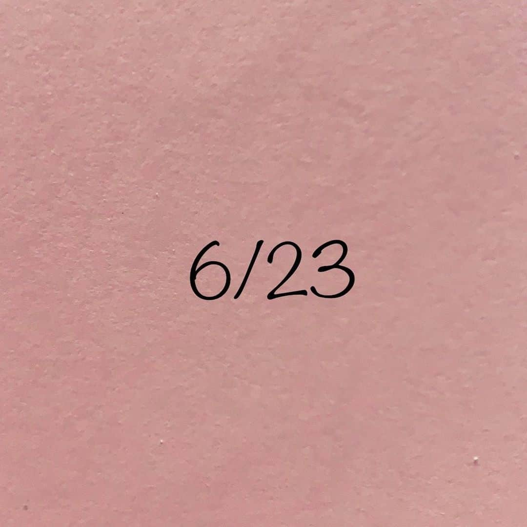 崎山一葉さんのインスタグラム写真 - (崎山一葉Instagram)「・ ・ 6月23日 沖縄慰霊の日。  昭和20年。 沖縄戦で司令官が自決し、日本軍の組織的戦闘が終結した日。  沖縄県民にとって、恒久平和を願う特別な一日。  74年が経ったいま、考えること。 やれること。 やるべきこと。  一日ごと、意味のある生き方をしたいと思う。  #沖縄 #慰霊の日 #全戦没者追悼」6月23日 15時21分 - kazuha_sakiyama