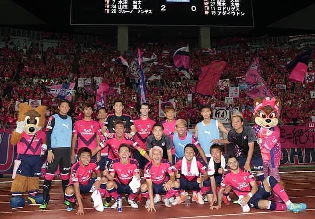 水沼宏太のインスタグラム：「🎉 応援ありがとうございました！ みんなで勝ち取った勝利！ よかったです😊 #やっぱり勝つっていいね #笑顔 #スタジアムの雰囲気も最高でした #陸おめでとう #ゆりかごってなかなか揃わないよね #右と左にバラバラ #でもみんなで出来てよかったね #本当におめでとう #なおくんもおめでとう #32歳 #来週も勝つよ #セレッソ大阪  #水沼宏太  #newbalance  #nbfootball #㊗️」