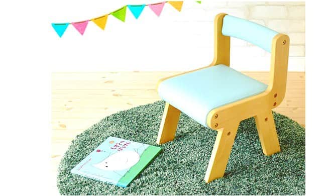 kidzoo+のインスタグラム：「【PVCチェア肘なし 】 座面にPVCを張った子供椅子。座面が汚れてもすぐに拭けば簡単に落ちます。ちょっとしたお子様の腰掛用に便利です。 商品サイズ ■(約)W300×D300×H425(SH245)mm 商品重量 ■(約)3.1kg 耐荷重 ■25kg 只今店舗限定で、アウトレット商品で販売中です。  各色1台限りになりますので、興味ある方は店舗まで。  #kids #kidzooplus #家具 #子供用家具 #子供部屋 #名古屋市名東区 #アウトレット #可愛い #シンプルインテリア #お買い得 #お得情報 #1台限り」