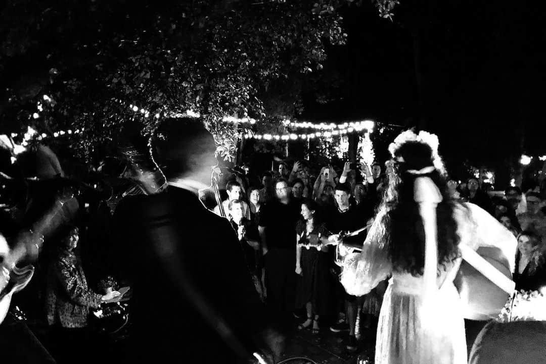 アダム・シャピロのインスタグラム：「Happy wedding day @maesamusic and @goodluckhiller! Honored to have gotten to stand up there with you and officiate tonight. You two are amazing. And the show you put on during this photo...unforgettable. We love ya! - @ktqlowes & me.」