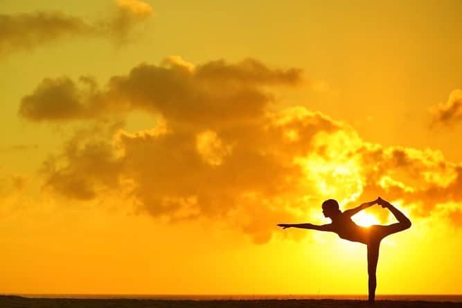 中村江莉香さんのインスタグラム写真 - (中村江莉香Instagram)「約１０日間のbali留学から帰国しました🧘‍♂️✨ yogaが出来る健康な心と身体に感謝🌏 ここで...発表ですが、９月！！再びyoga in bali #RYT200 #全米ヨガライアンス 私と一緒に学びたい方いらっしゃいますでしょうか？ 少しでもご興味のある方がいらしたら... @ymcmedical HPチェックの上、、、ヨガ留学希望と付けてDMかもしくはコメントくださると嬉しいです🤝✨ 詳しいご質問などは、直接#YMCメディカルトレーナーズスクール さんへ問い合わせて頂けたらと思います💓 約半月間yogaを、、そして自分自身と向き合う時間、日々を送れます。 正直楽しい事ばかりでは無いです。が、辛さや悩み、苦しさもひっくるめて、、仲間や自身の大切な心、身体と共に丁寧に向き合えることは間違いない、と感じています。 今回の留学もインストラクターになりたい方ばかりではありませんでした。 yogaはこれをしなければなら無い、では無く、本来の自分の気持ちを心の真ん中にそっと返してあげる、感謝をする心、そして技術的には心地の良い呼吸をする事、が一番にあります。(あくまで私のyogaへの想いにはなります。) たくさん笑い、たくさん涙した最高の日々。 私もまだまだ修行の身です。 だからこそ、はじめての方には寄り添いたいと考えていますし、yoga好きな方とは、yoga愛を深めていきたいです。 ・ 目に見えない心と心の繋がりは、切れることはありません。 今回の一期生の皆さんと共に感じさせて頂いた想いを胸に、、、より、伝えたい想い、共有したい気持ちは溢れるばかりです。 詳しく授業風景や気持ちなども、、リアルにblogやユーチューブでもシェアしていきたいので、どうぞよろしくお願い申し上げます❤️🧘‍♂️ ・ #ヨガ友募集 #ヨガ好きな人と繋がりたい #ヨガモデル #ヨガウェア#ihta #ヨガ #ヨガインストラクター #ryt200 #全米ヨガアライアンス #ヨガ資格 #短期留学 #バリ #バリ島ヨガ留学 #リトリート #yoga #bali #一人旅女子 #タビジョ #旅女  #旅行好きな人と繋がりたい #travel #trip #maimai #HIS #bintangbaliresort #ヨギーニ」6月23日 15時35分 - erica_nakamura